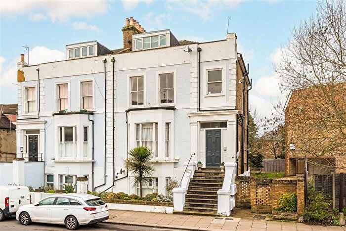 1 Bedroom Flat For Sale In Stanley Road, Teddington, TW11