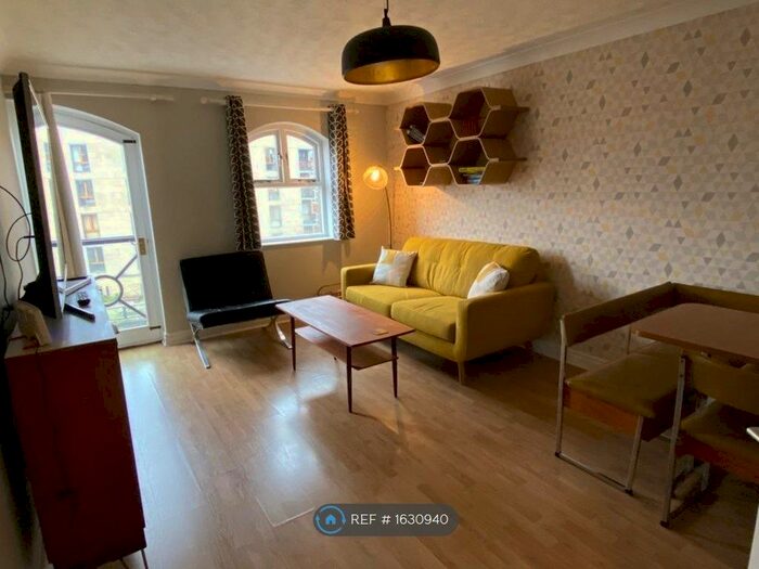 2 Bedroom Flat To Rent In Riverside Court, Leeds, LS1