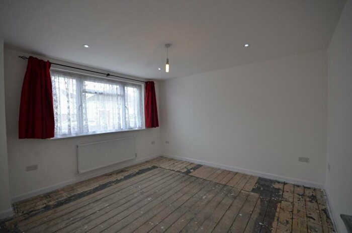 3 Bedroom House To Rent In Dorchester Way, Kenton, Harrow, HA3