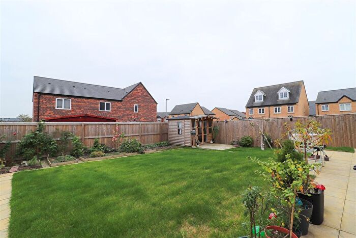 4 Bedroom Detached House For Sale In Miller Road, Featherstone, WF7