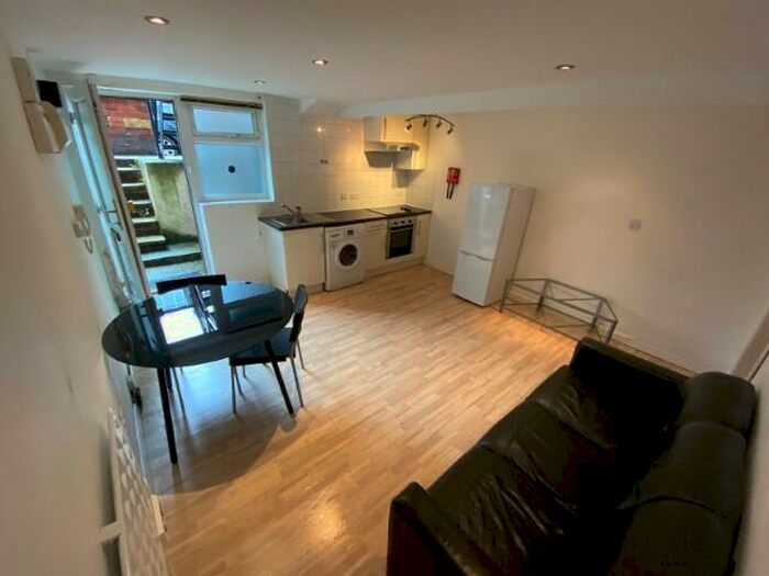 1 Bedroom Flat To Rent In Brudenell Road, Hyde Park, Leeds, LS6