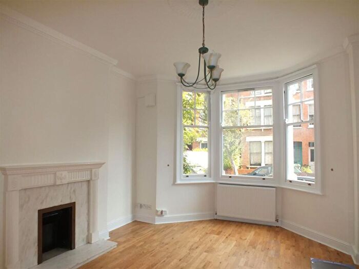 2 Bedroom Flat To Rent In Constantine Road, London, NW3