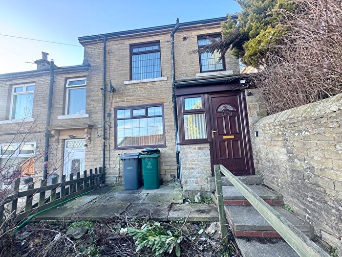 3 Bedroom End Terrace House To Rent In Roundfield Place, Thornton, Bradford, BD13