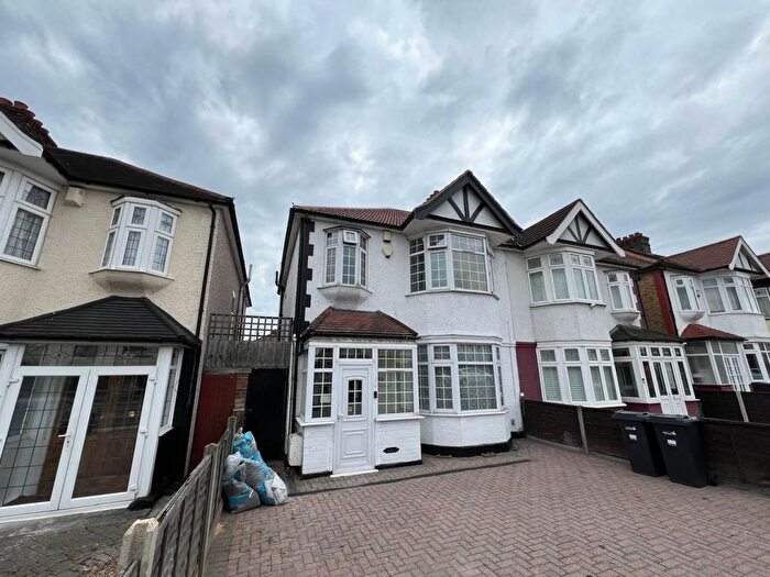 2 Bedroom Flat To Rent In Woodford Avenue, Ilford, IG2