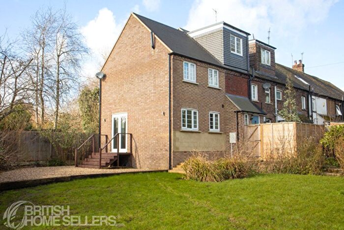 4 Bedroom End Of Terrace House For Sale In Chiswell Green Lane, St. Albans, Hertfordshire, AL2