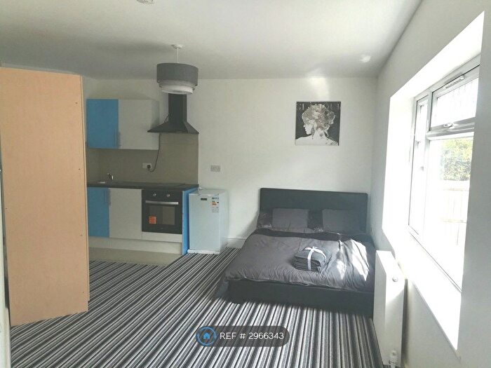1 Bedroom Studio To Rent In Broad Walk Hounslow West, Hounslow West/London, TW5
