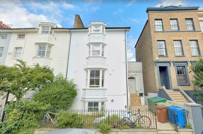 Flat To Rent In Lyndhurst Way Peckham, SE15