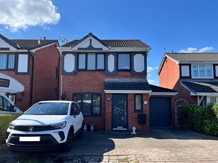 3 Bedroom Detached House For Sale In Butterley Close, Dukinfield, SK16