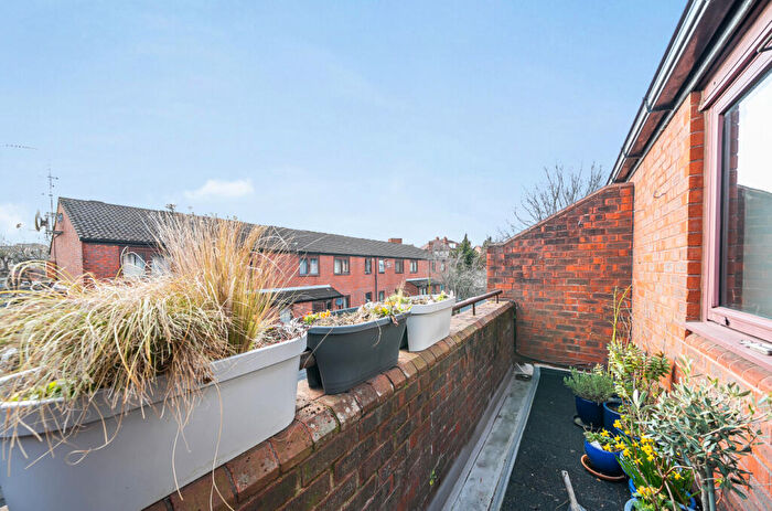 1 Bedroom Apartment For Sale In Doulton Mews, Lymington Road, West Hampstead, London, NW6