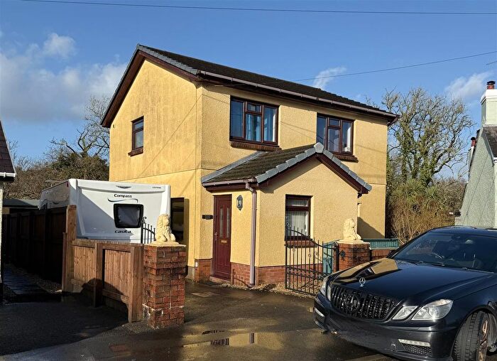 3 Bedroom Detached House For Sale In Hendre Road, Capel Hendre, Ammanford, SA18