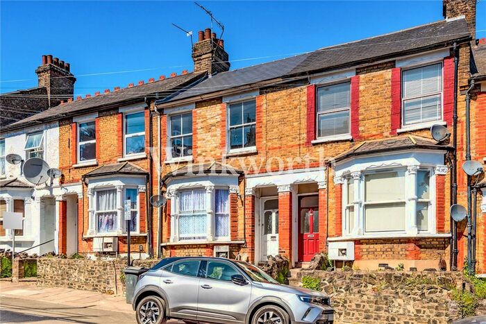 3 Bedroom Flat To Rent In Steele Road, London, N17
