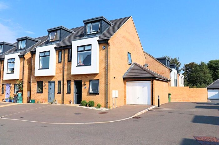 4 Bedroom Property To Rent In Newdawn Place, Cheltenham, GL51