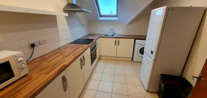 2 Bedroom Flat To Rent In Newport Road, Cardiff CF24