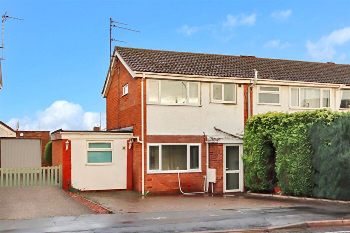 3 Bedroom End Of Terrace House For Sale In Whitefriars, Rushden, NN10