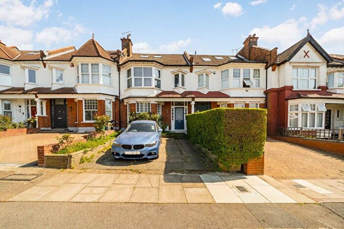 3 Bedroom Flat For Sale In Woodlands Avenue, Finchley, N3