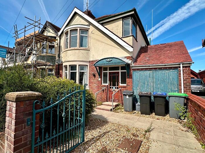 3 Bedroom Semi-Detached House For Sale In Faringdon Avenue, Blackpool, FY4