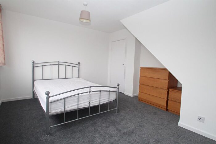 Property To Rent In Washington Avenue, Grovehill, Hemel Hempstead, HP2