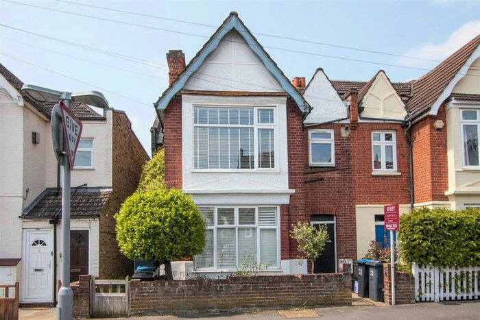 2 Bedroom Flat To Rent In Delamere Road, Raynes Park, SW20