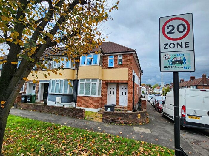 2 Bedroom Flat To Rent In Hall Lane, London, E4