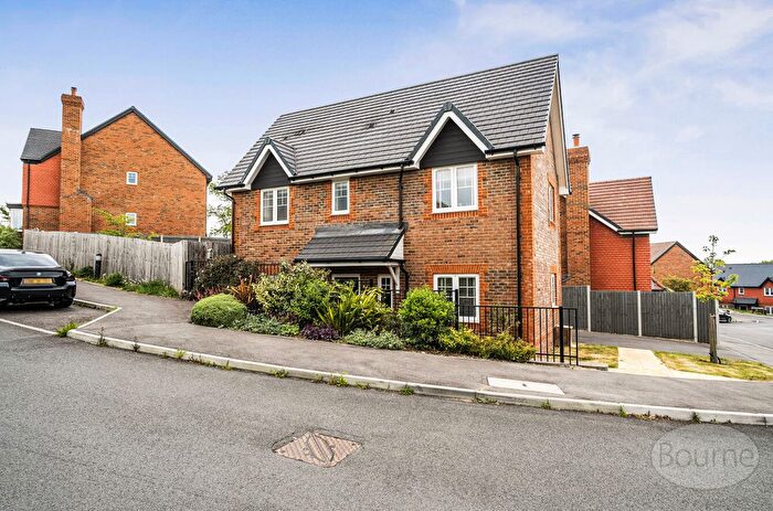 3 Bedroom Detached House For Sale In Armsworth Way, Farnham, Surrey, GU9