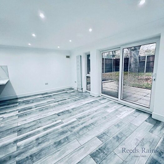 4 Bedroom Detached House For Sale In Dunfield Road, London, SE6