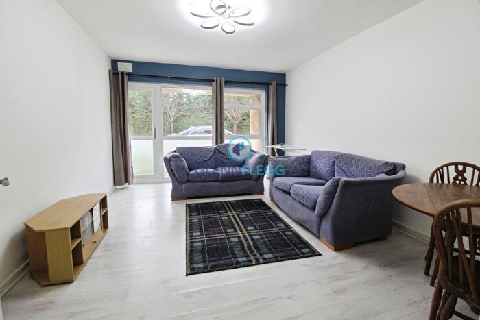 2 Bedroom Flat To Rent In Arundel Court, Langley, SL3