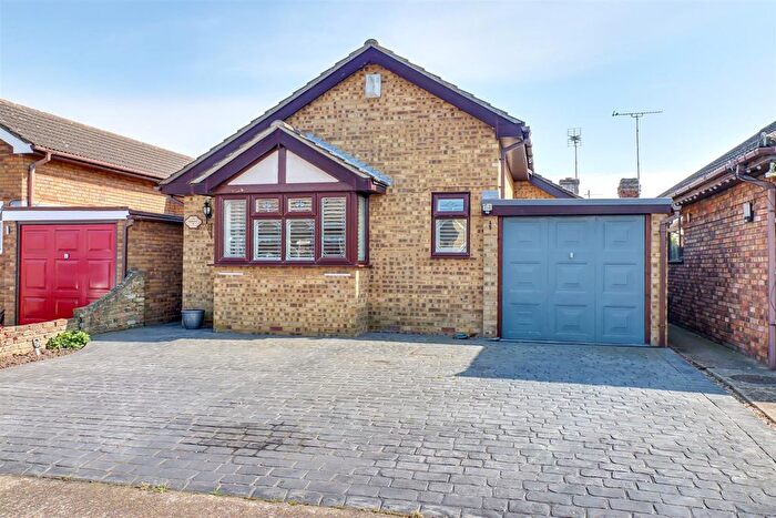3 Bedroom Detached Bungalow For Sale In Redwoods, Canvey Island, SS8