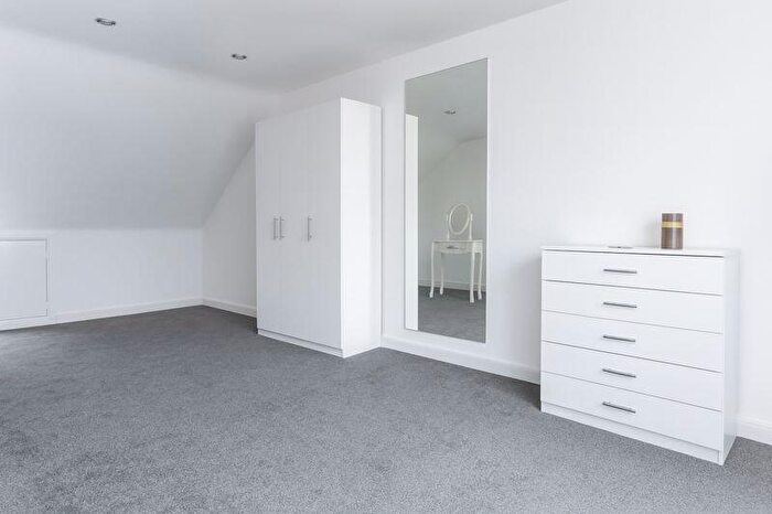 5 Bedroom House To Rent In X Bedroom House With Hmo Licence - Wood Green, N22