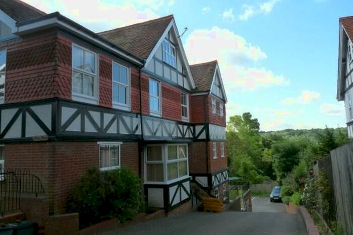 Flat To Rent In High Wycombe, Priory Road, HP13