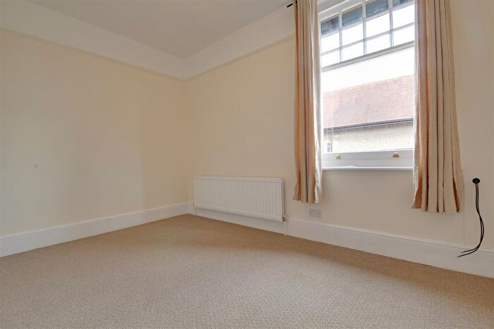 2 Bedroom Flat To Rent In Brookley Road, Brockenhurst, SO42