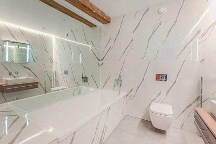 2 Bedroom Flat To Rent In Wapping High Street, Wapping, London, E1W