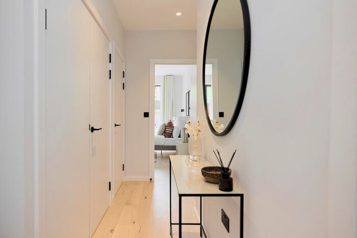2 Bedroom Apartment For Sale In The Royal Majestic Apartments - Brondesbury, NW2