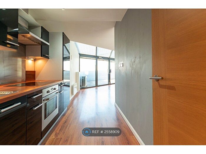 2 Bedroom Flat To Rent In Mann Island, Liverpool, L3