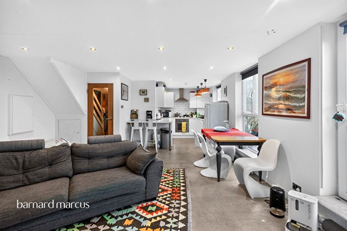 3 Bedroom Flat For Sale In Mansford Street, London, E2