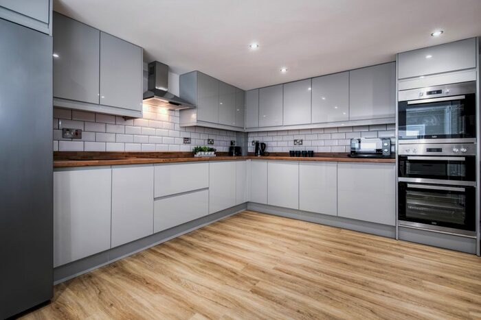 7 Bedroom Terraced House To Rent In Headingley Avenue, Headingley, Leeds, LS6