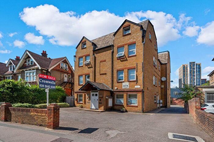 2 Bedroom Apartment For Sale In B Cedar Road, Sutton, SM2