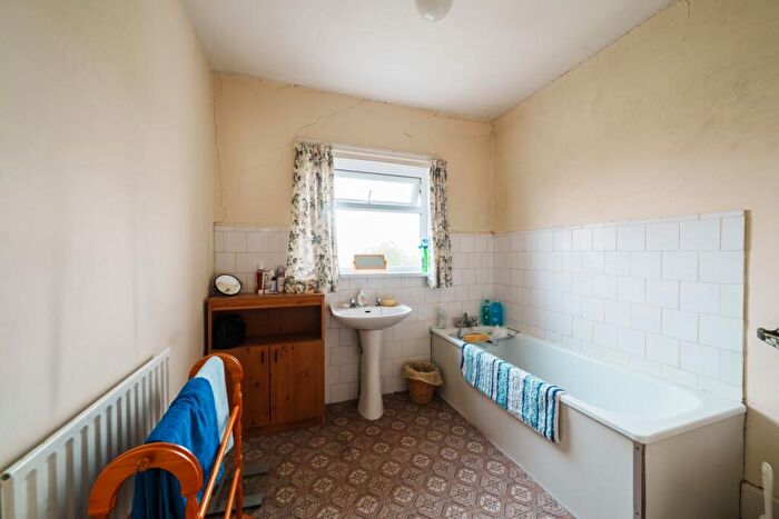 5 Bedroom Detached House For Sale In Marine Parade West, Lee-on-the-Solent, Hampshire, PO13