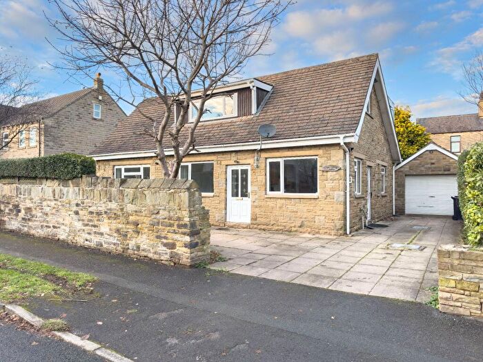 4 Bedroom Detached House For Sale In West Avenue, Lightcliffe, HX3