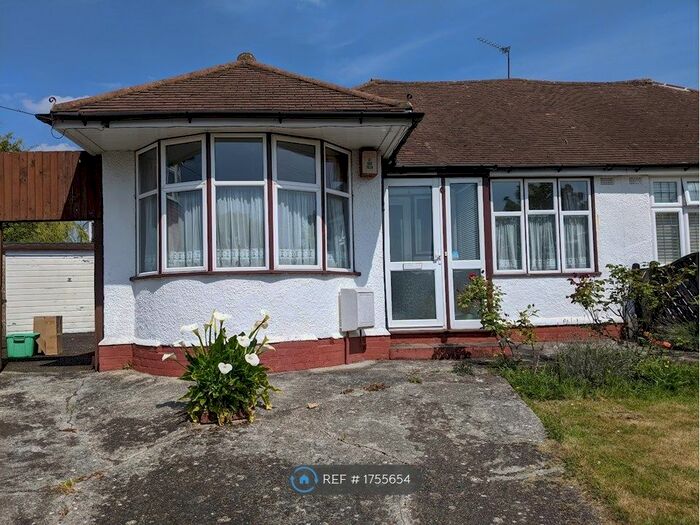 3 Bedroom Bungalow To Rent In Rolleston Avenue, Petts Wood, Orpington, BR5