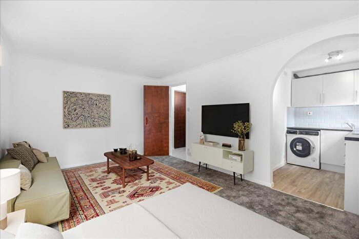 Studio To Rent In St Christopher Garden, Thornton Heath, CR7