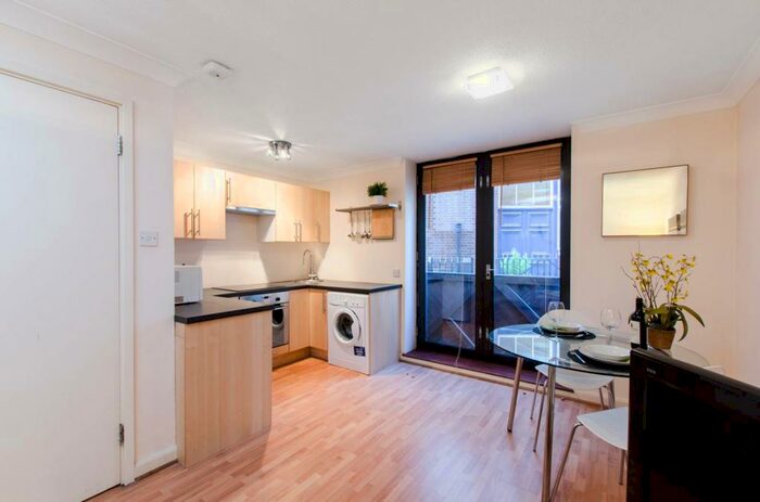 1 Bedroom Flat To Rent In Bartholomew Close, Farringdon, London, EC1A