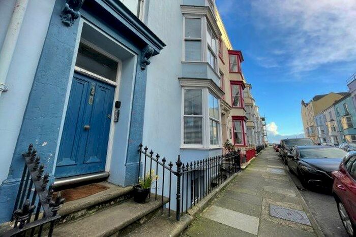 1 Bedroom Flat To Rent In Victoria Street, Tenby, SA70