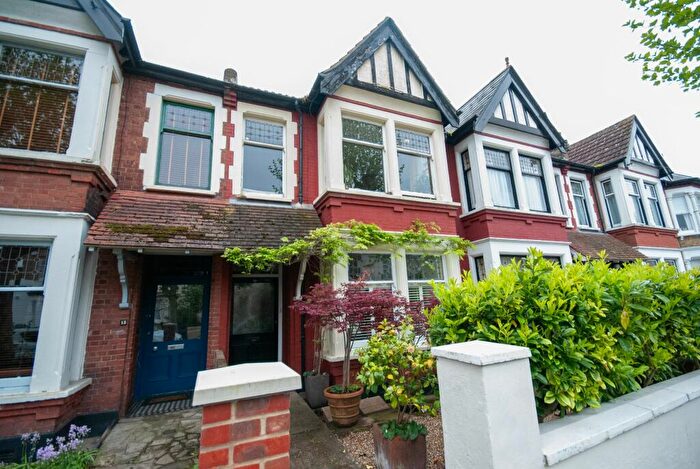 2 Bedroom Flat To Rent In Avenue Terrace, Westcliff-on-Sea, SS0