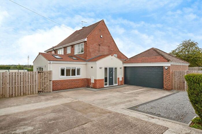 4 Bedroom Detached House For Sale In Doncaster Road, Harlington, Doncaster, DN5