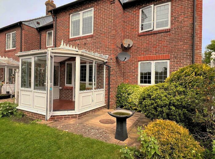 2 Bedroom Flat To Rent In Penns Court, Horsham Road, Steyning, West Sussex, BN44