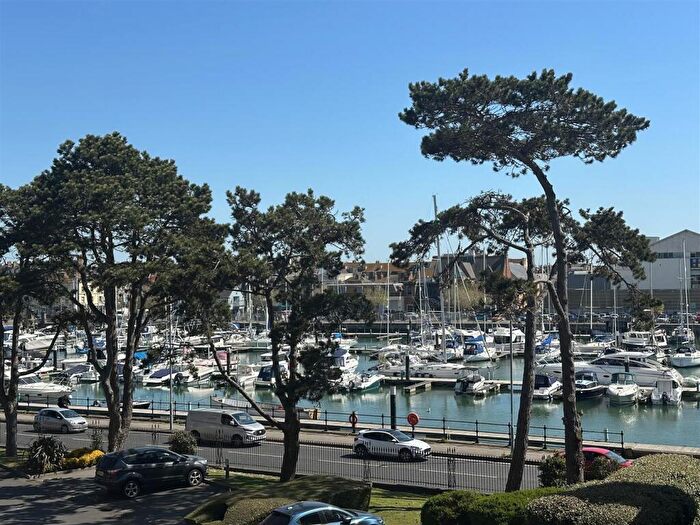 2 Bedroom Flat For Sale In Corscombe Close, Weymouth, DT4