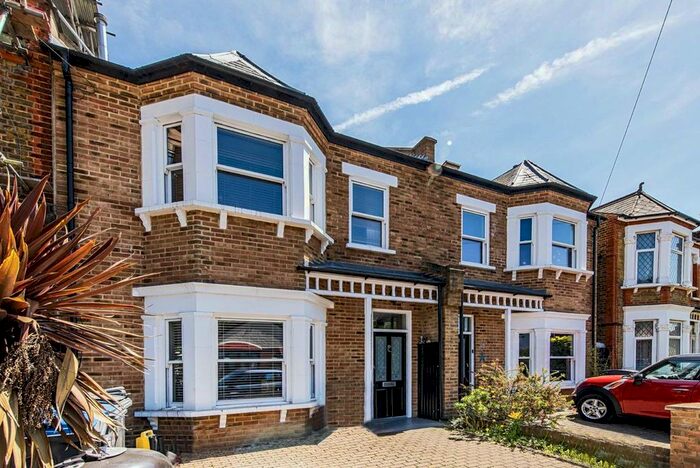 4 Bedroom Property To Rent In Malvern Road, Surbiton, KT6
