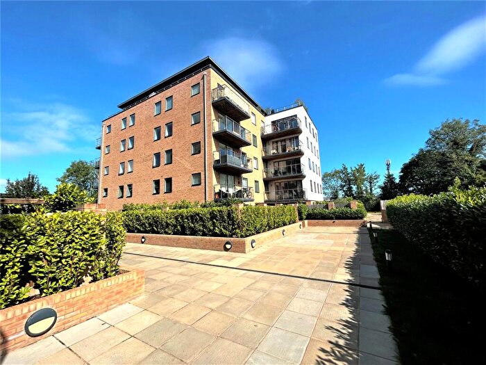 2 Bedroom Apartment To Rent In Dorchester Mansions, Old Bracknell Lane West, Bracknell, Berkshire, RG12