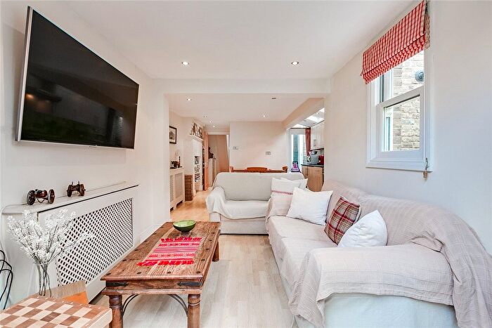 2 Bedroom Flat To Rent In Gilstead Road, London, SW6