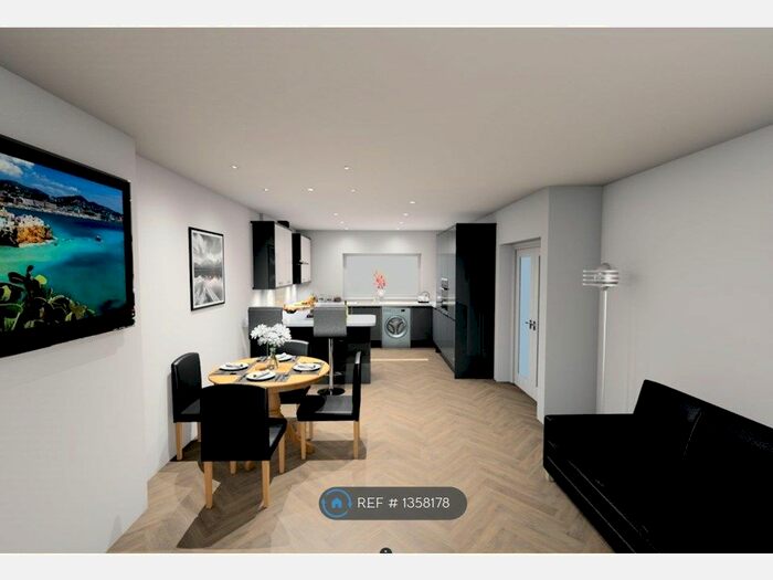 2 Bedroom Flat To Rent In Spital, Wirral, CH63